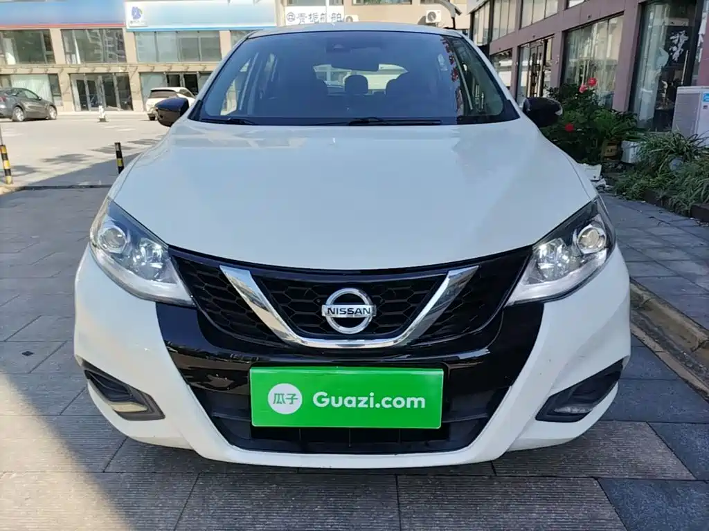 Nissan Tiida — миниатюра 3