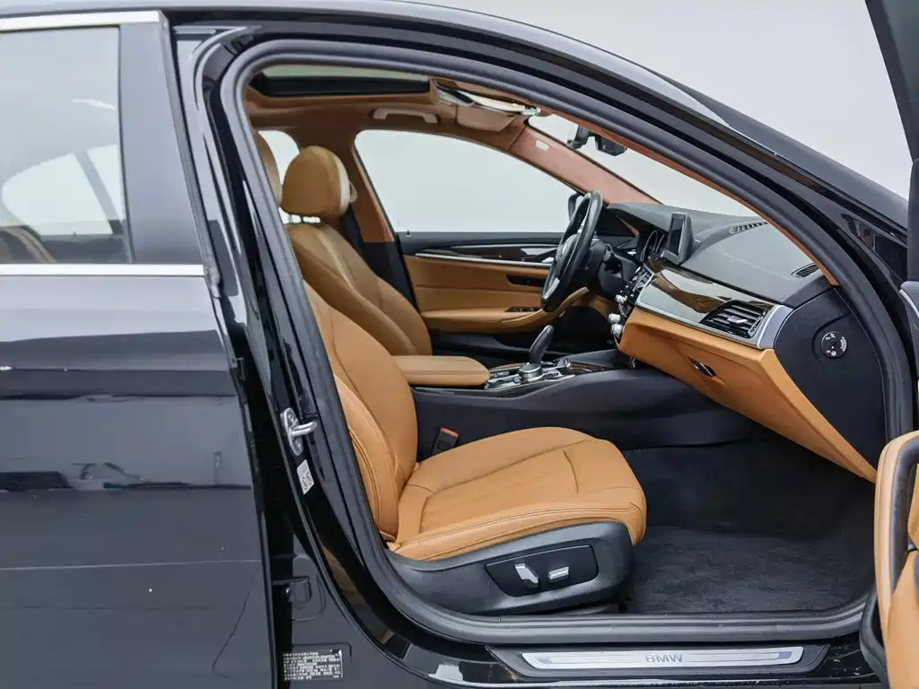 BMW 5 Series — миниатюра 23