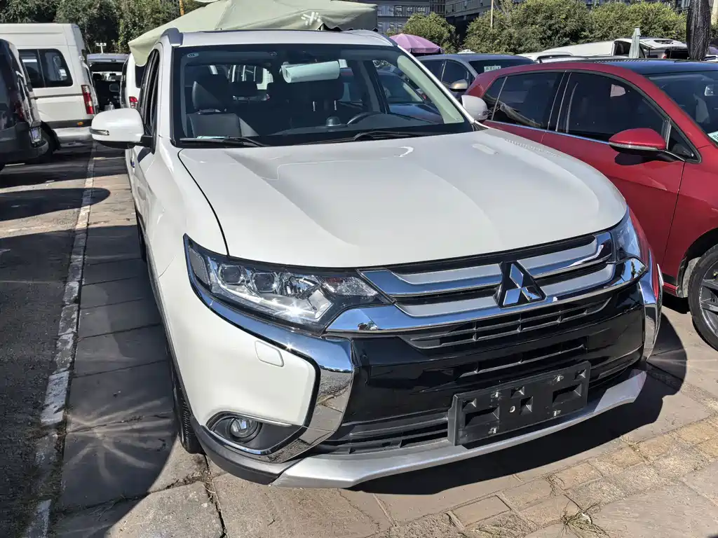 Mitsubishi Outlander — миниатюра 4