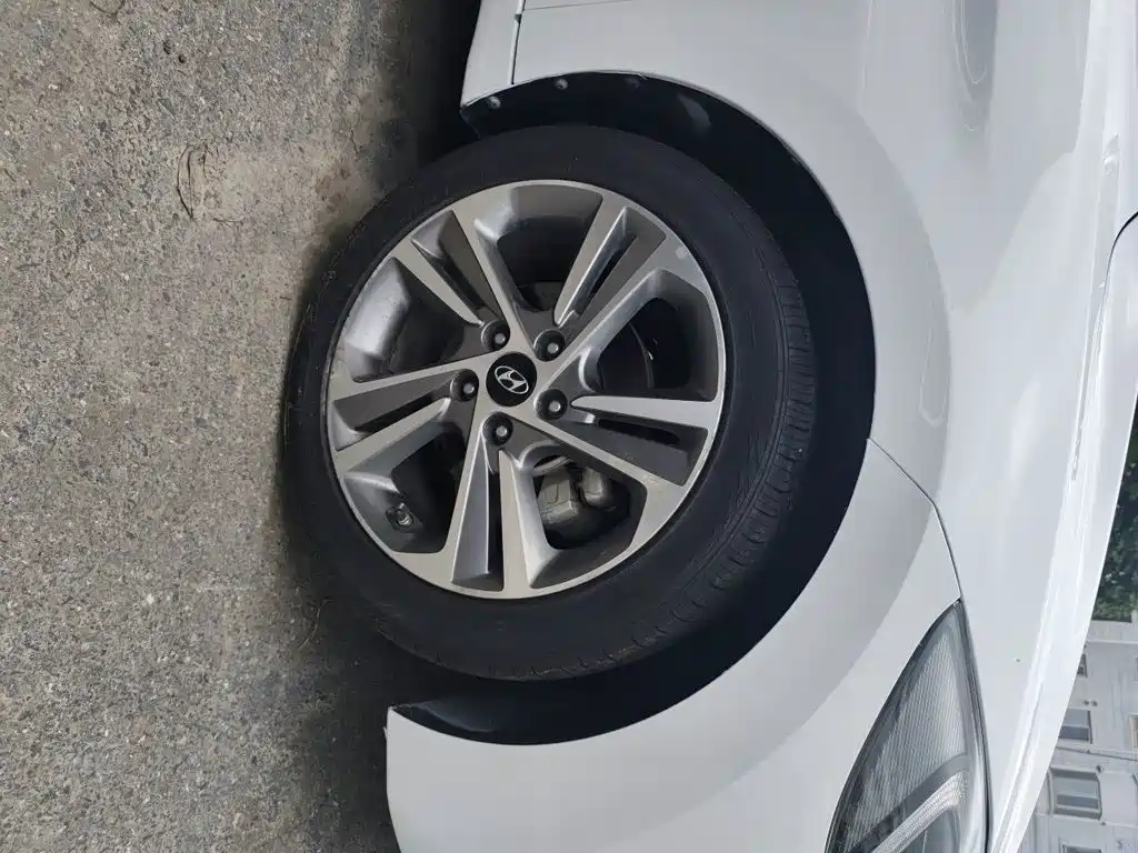 Hyundai Elantra — миниатюра 25