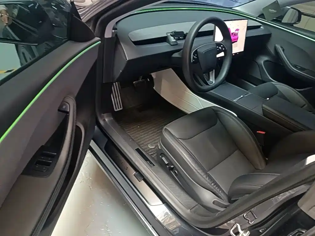Tesla Model 3 — миниатюра 16