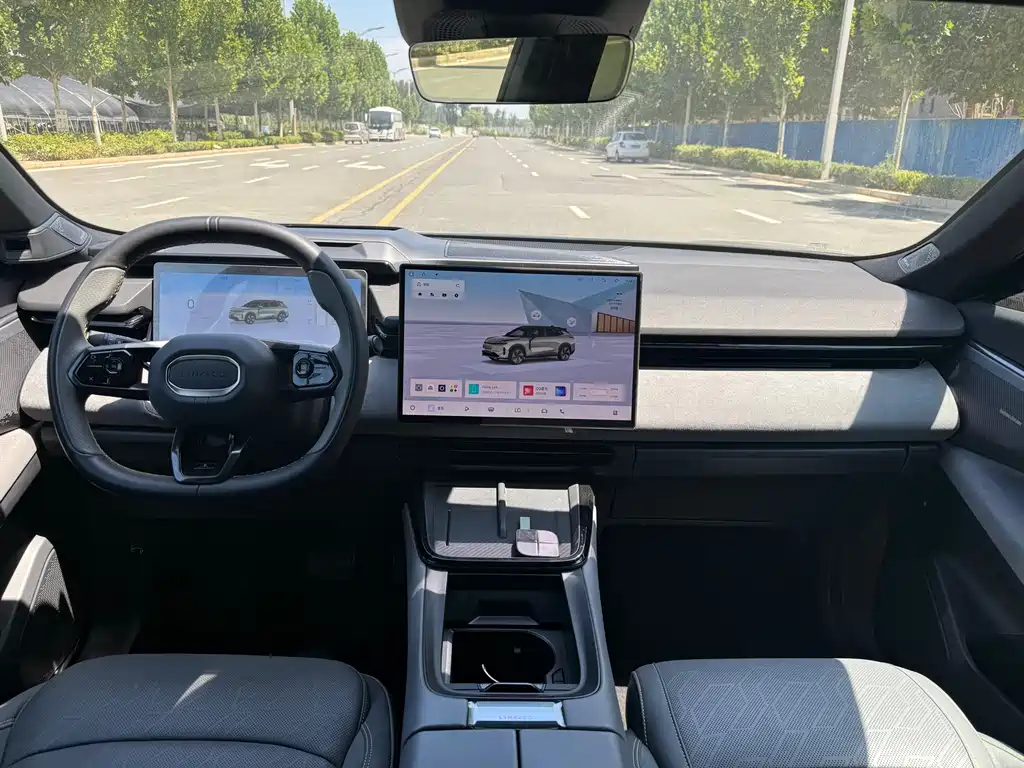 Lynk & Co 08 EM-P 2024 120km Plus