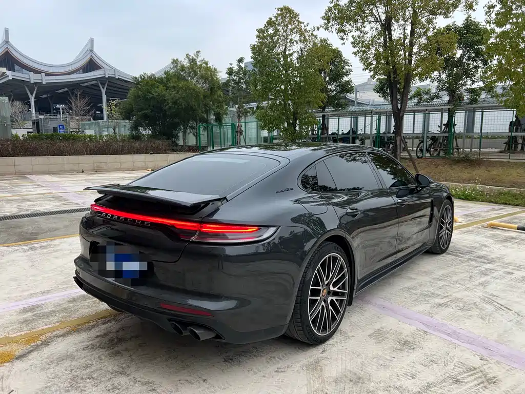 PORSCHE PANAMERA