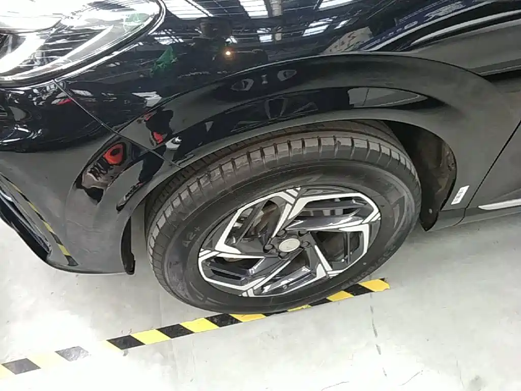 Hongqi Hongqi HS3 — миниатюра 23