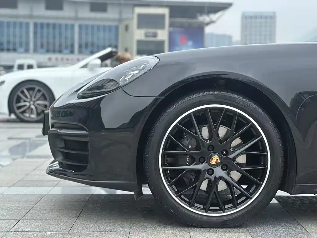 PORSCHE PANAMERA