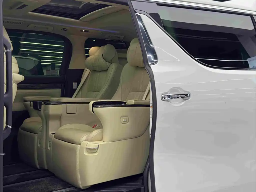 Toyota Vellfire — миниатюра 9