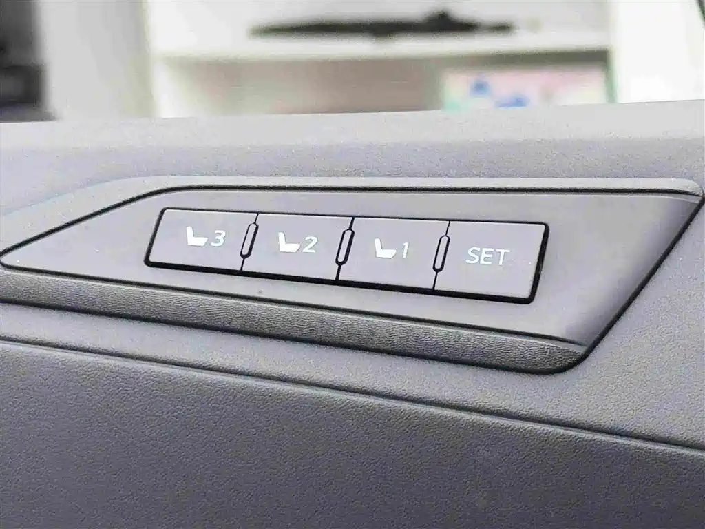 Toyota Vellfire — миниатюра 17