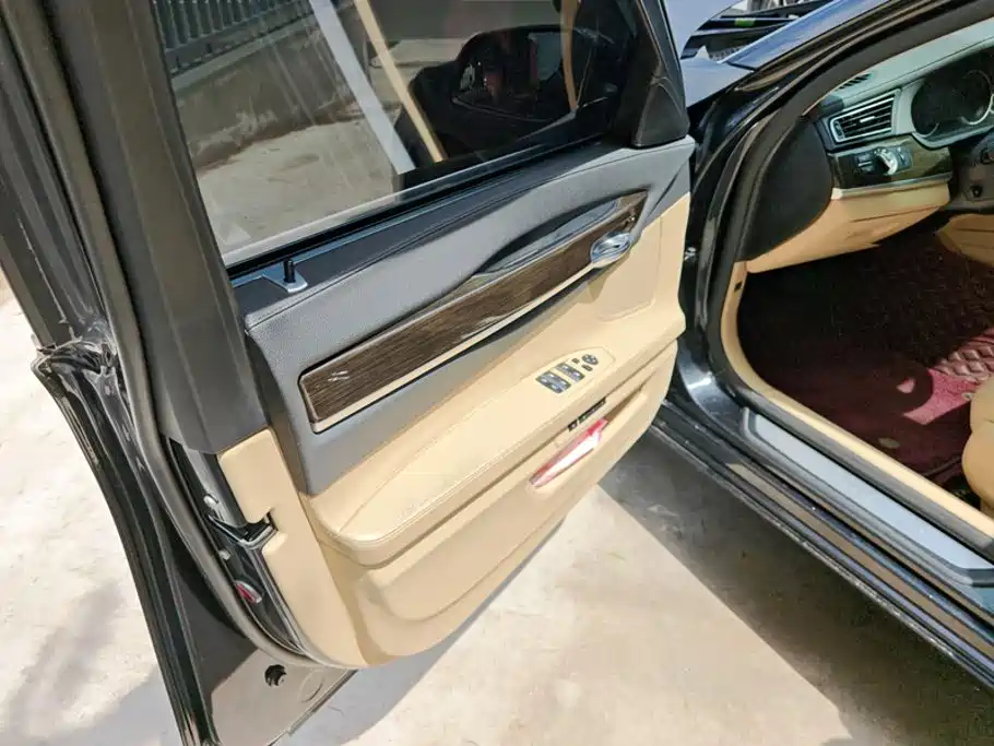 BMW 7 Series — миниатюра 7