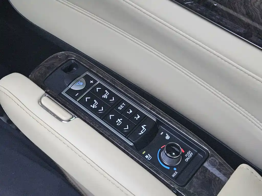 Toyota Alphard — миниатюра 13