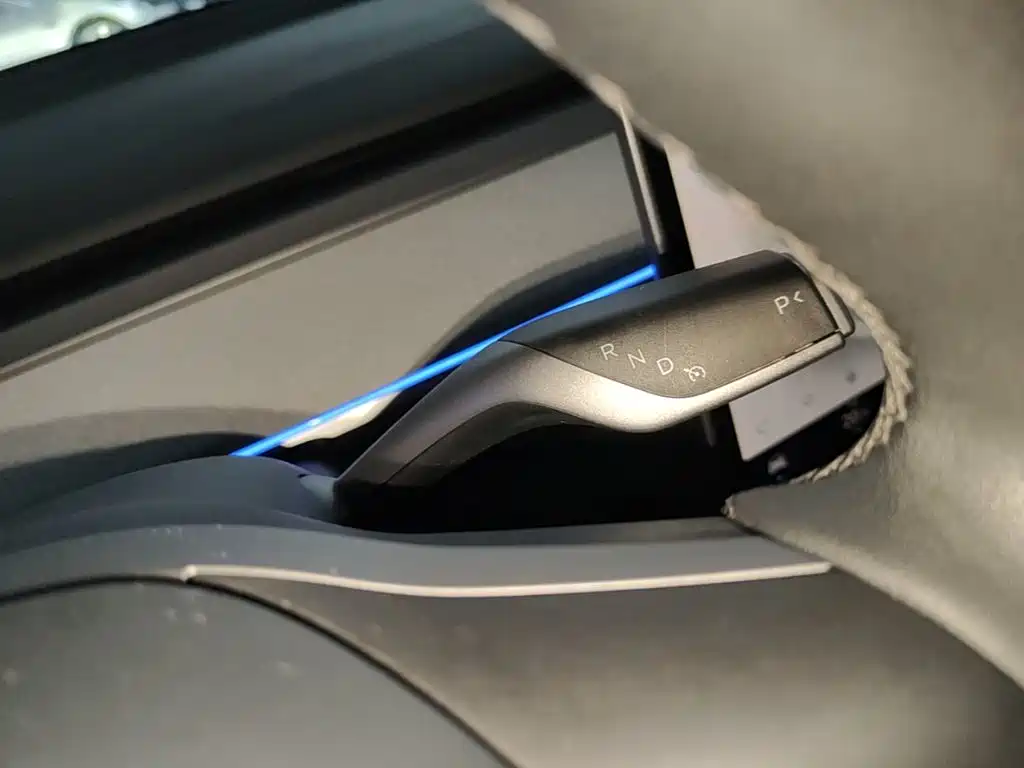 Tesla Model Y — миниатюра 14