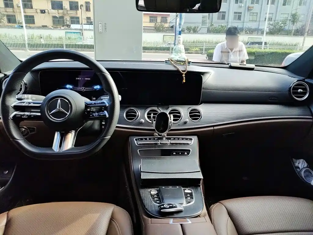 Mercedes-Benz E-Class — миниатюра 13
