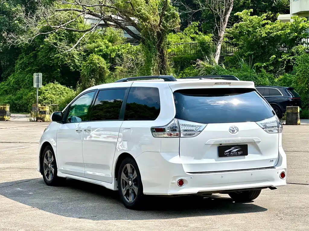 Toyota Sienna — миниатюра 7
