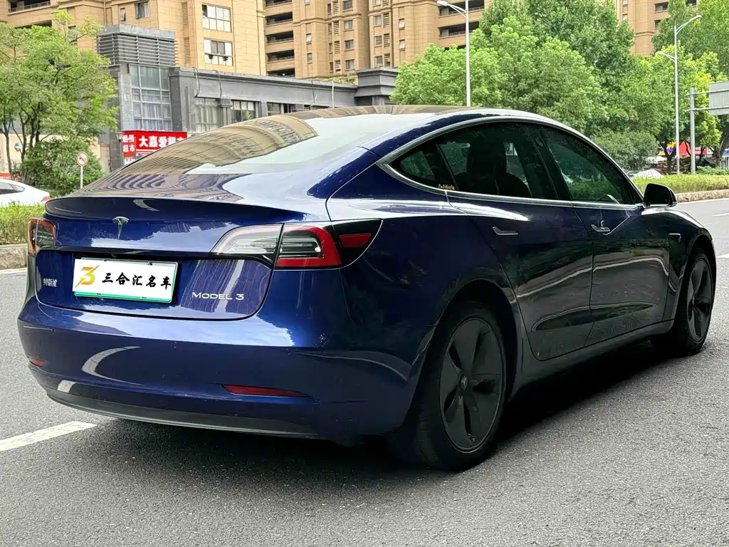 Tesla Model 3 — миниатюра 10