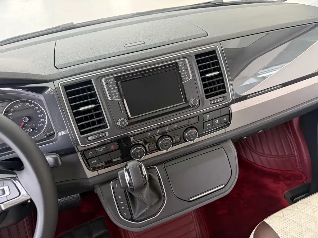 Volkswagen Caravelle — миниатюра 10