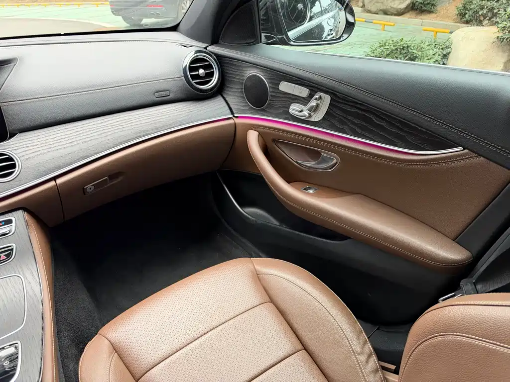 Mercedes-Benz E-Class — миниатюра 8