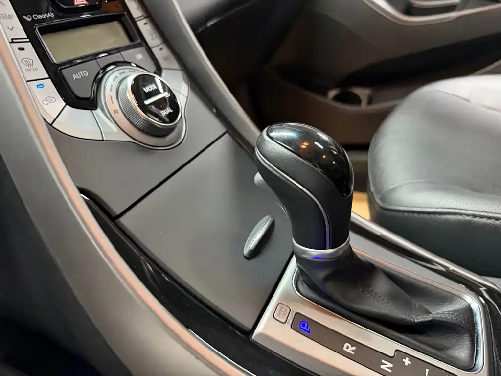 Hyundai Elantra Langdong — миниатюра 10