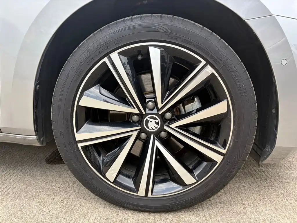 Skoda Superb — миниатюра 20