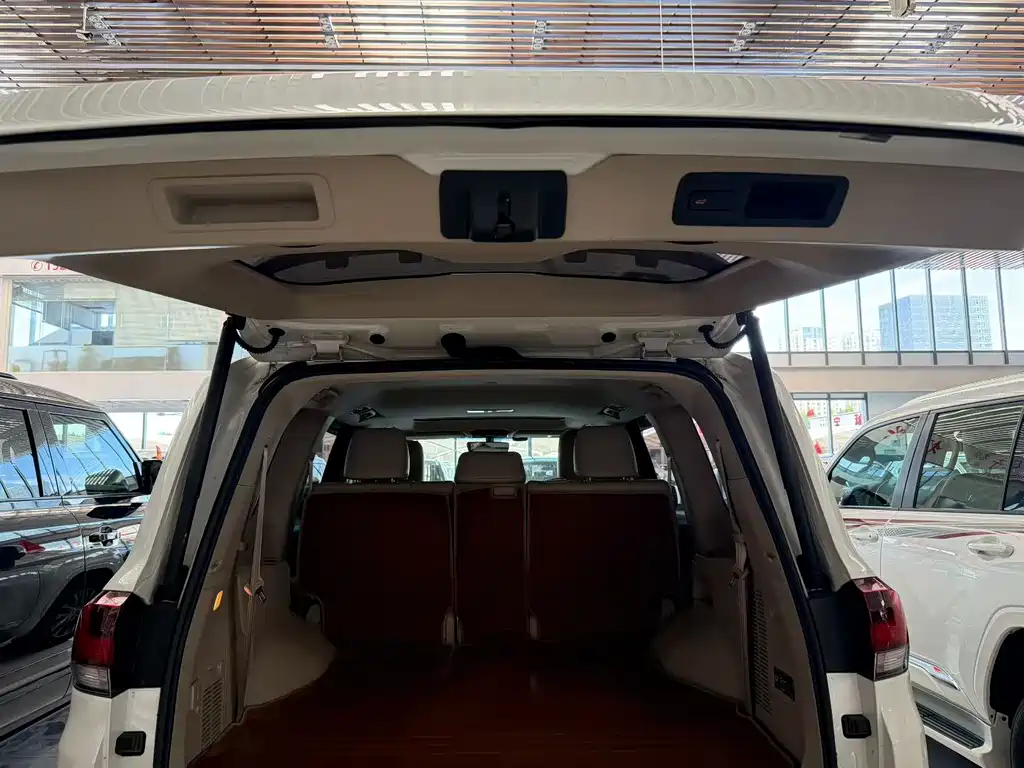 Toyota Land Cruiser — миниатюра 7
