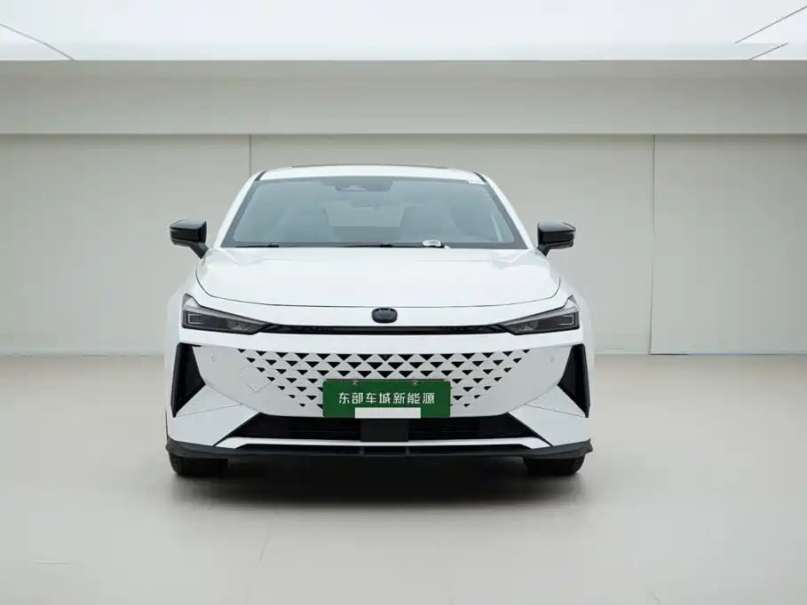 Changan UNI-V iDD — миниатюра 2