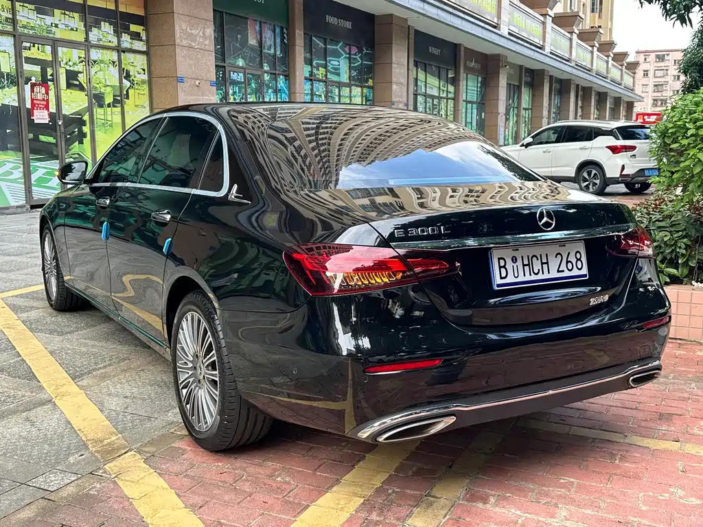 Mercedes-Benz E-Class — миниатюра 6