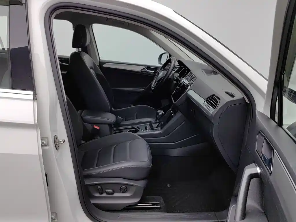 Volkswagen Tiguan L — миниатюра 23