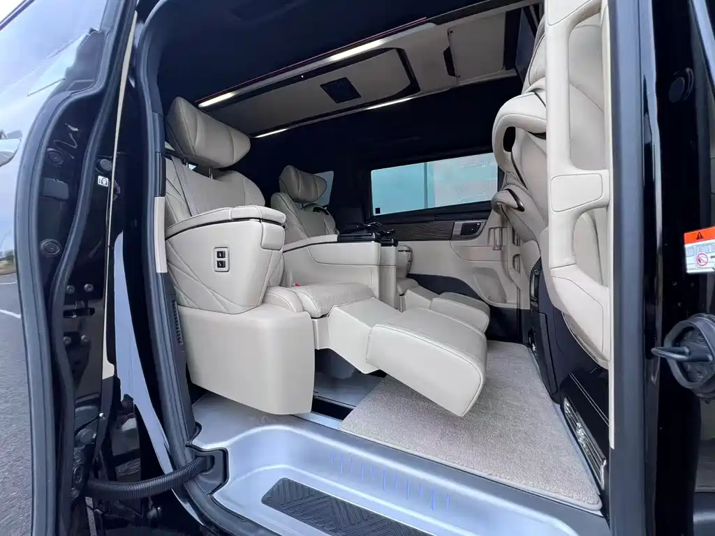 Toyota Alphard — миниатюра 18