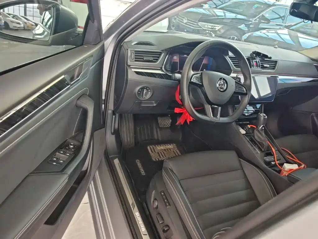 Skoda Superb — миниатюра 16