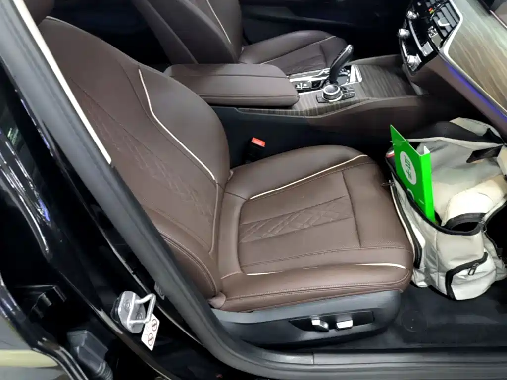 BMW 5 Series — миниатюра 25