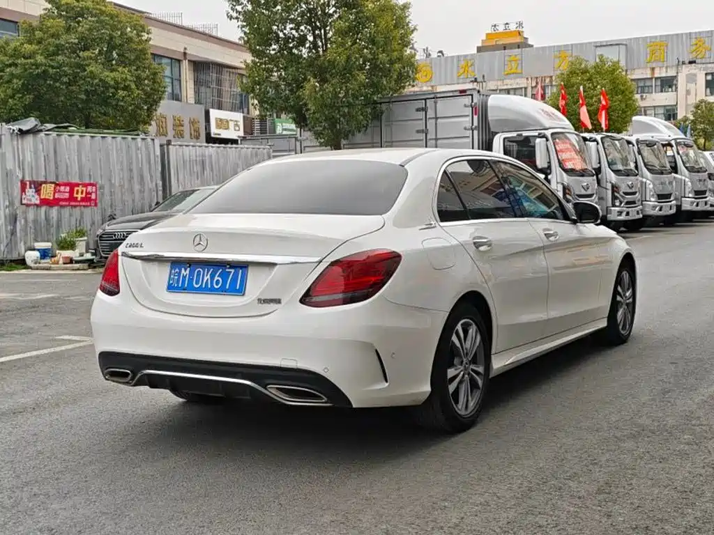 Mercedes-Benz C-Class — миниатюра 6