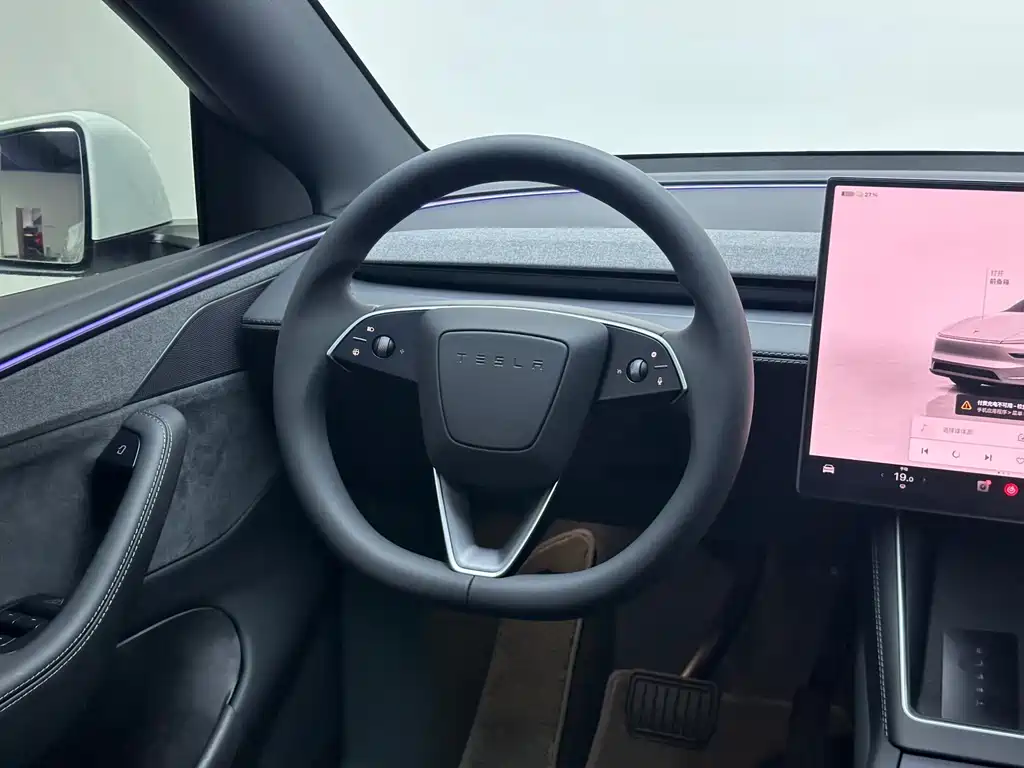 Tesla Model Y L — миниатюра 18
