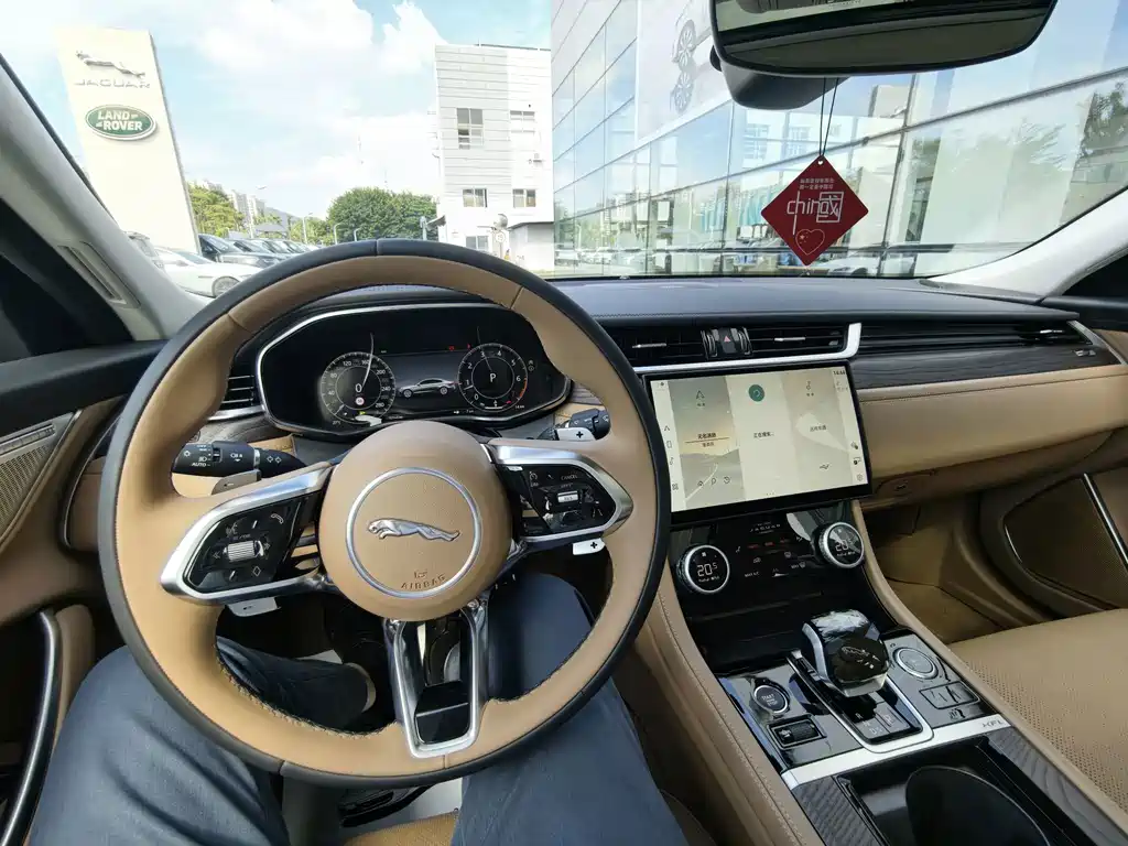 Jaguar XFL — миниатюра 11