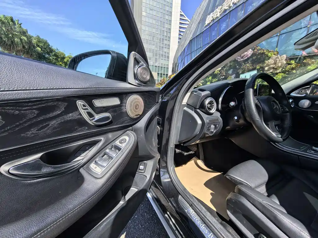 Mercedes-Benz C-Class — миниатюра 14