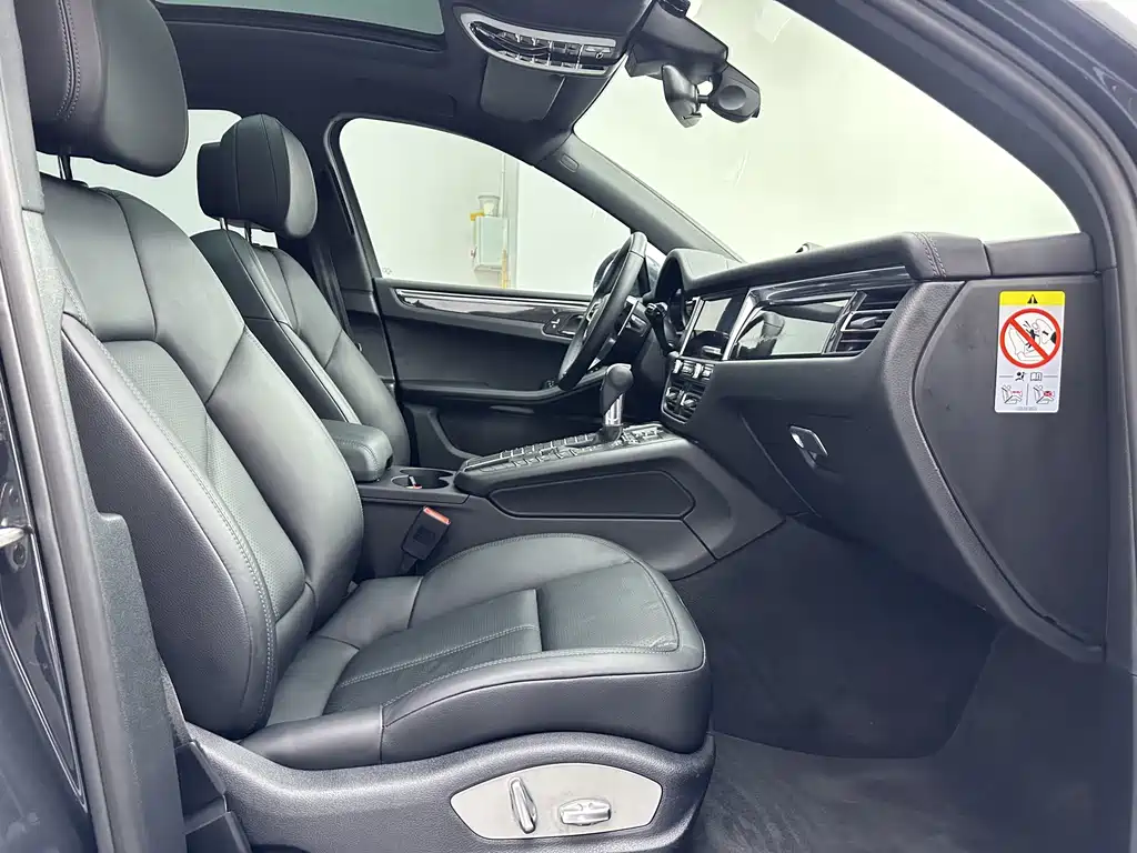 Porsche Macan — миниатюра 11