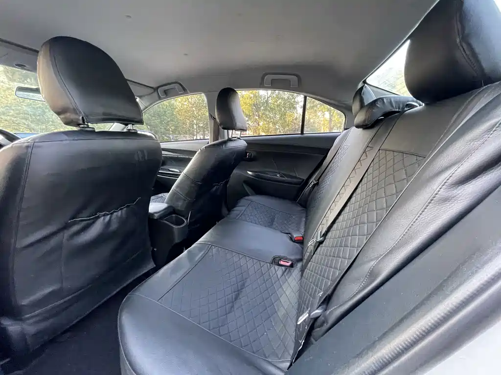Toyota Yaris L — миниатюра 9