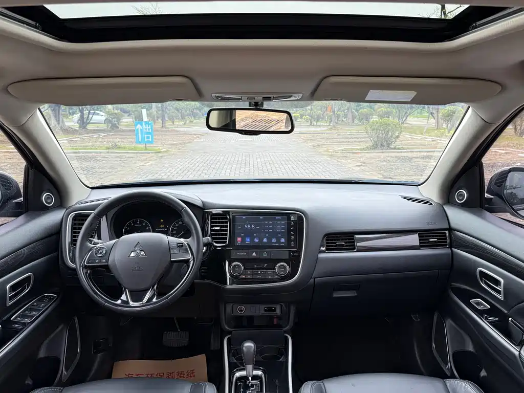 Mitsubishi Outlander — миниатюра 5