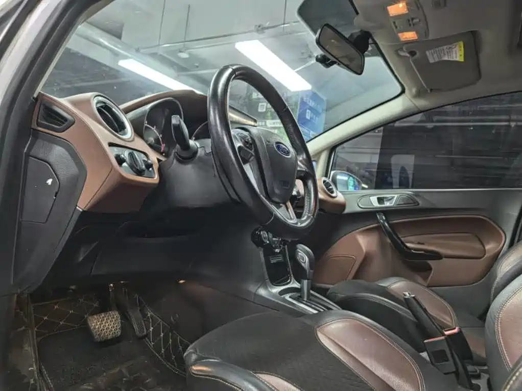 Ford Fiesta — миниатюра 6