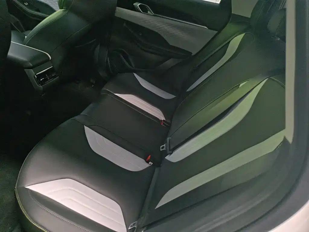 Geely Binyue — миниатюра 17