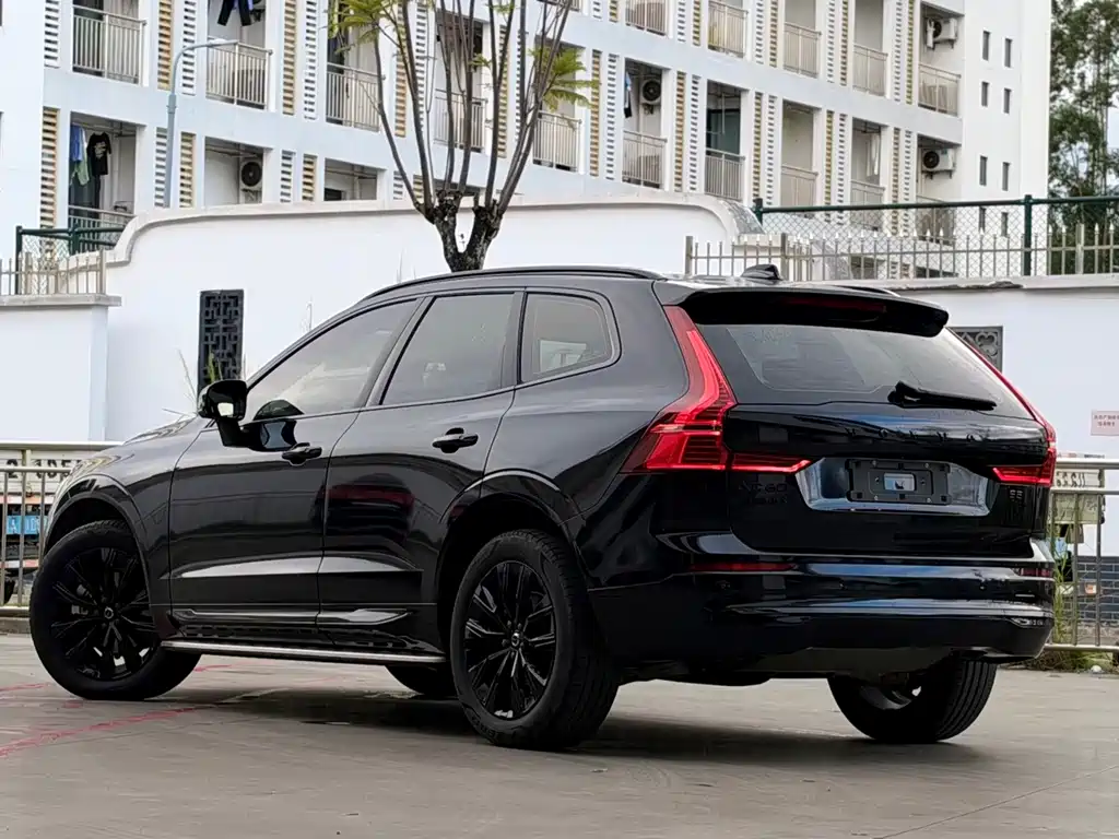 Volvo XC60 2022 — фото 4
