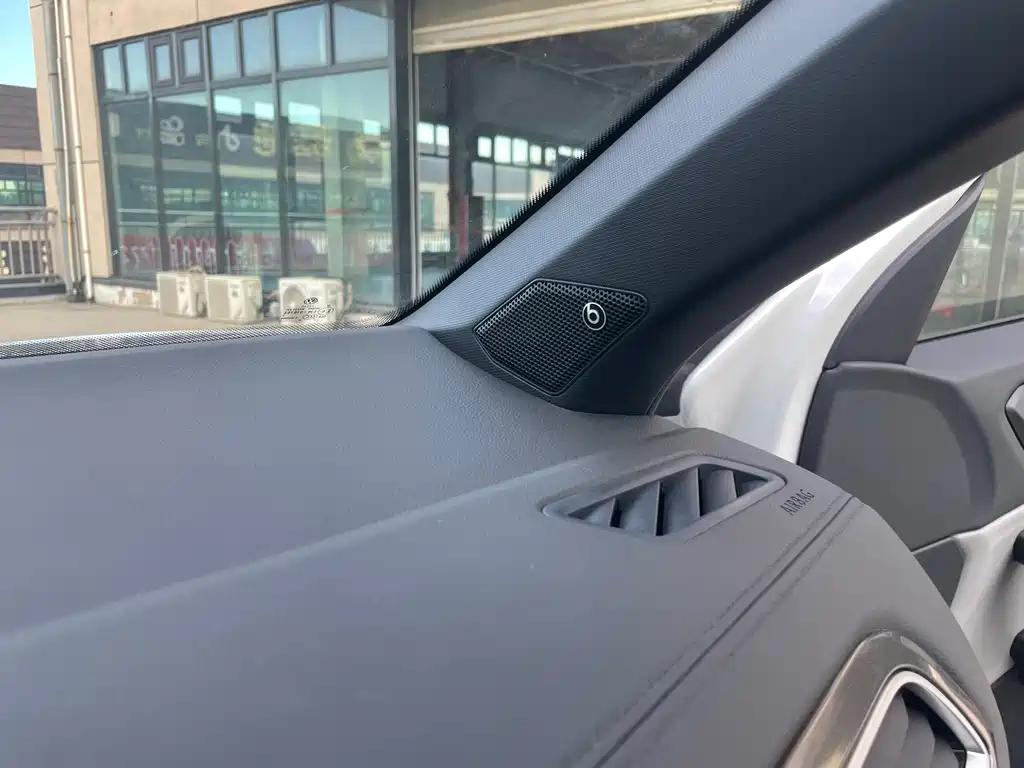 VOLKSWAGEN T ROC EXPLORING SONGS