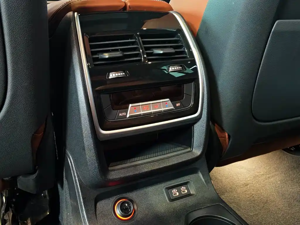 BMW X7 — миниатюра 23