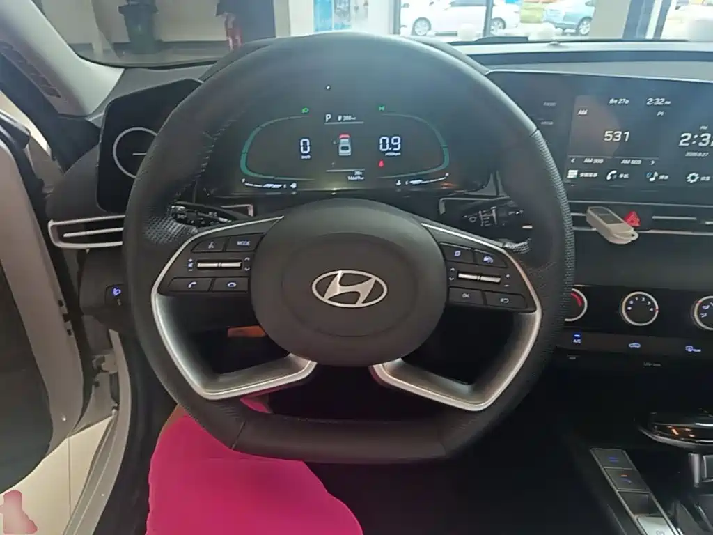 Hyundai Elantra — миниатюра 11