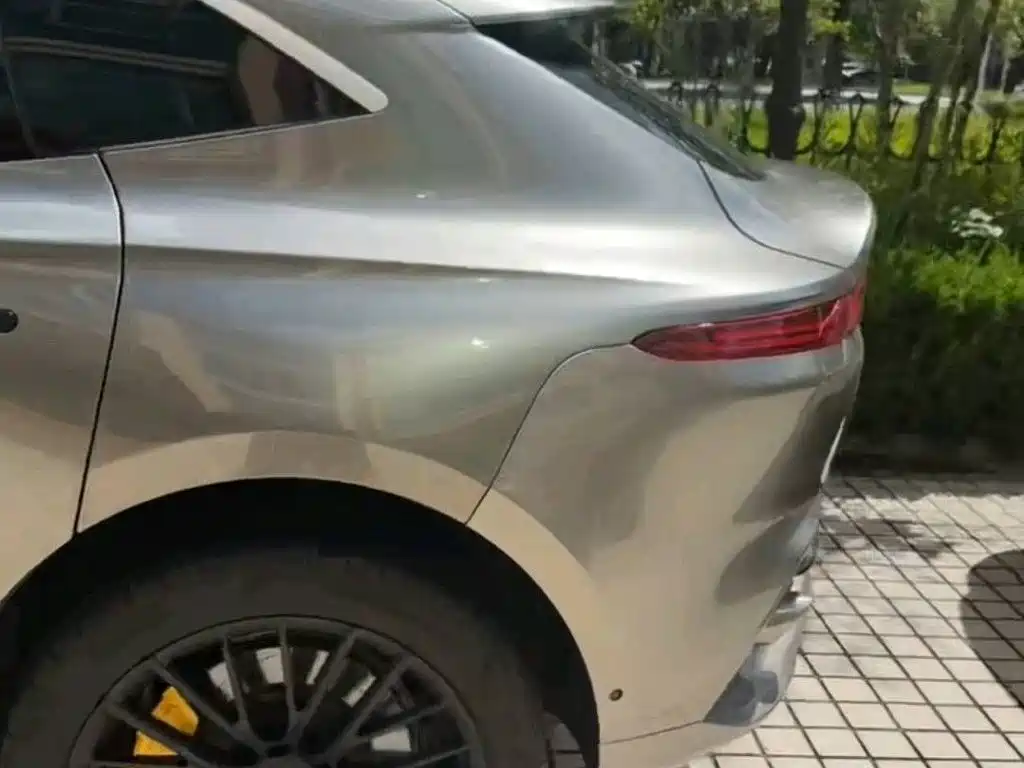 Aston Martin DBX — миниатюра 4