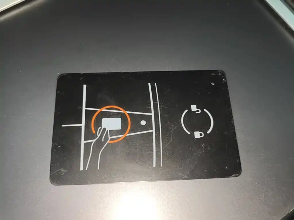 Tesla Model Y — миниатюра 9