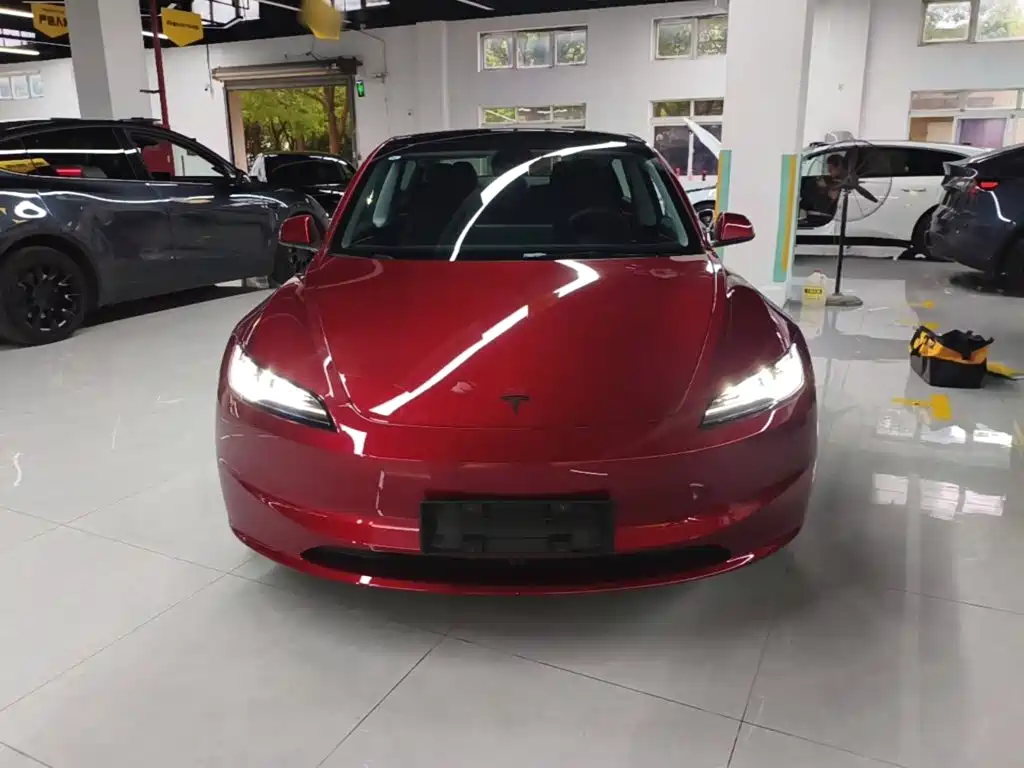 Tesla Model 3 — миниатюра 3