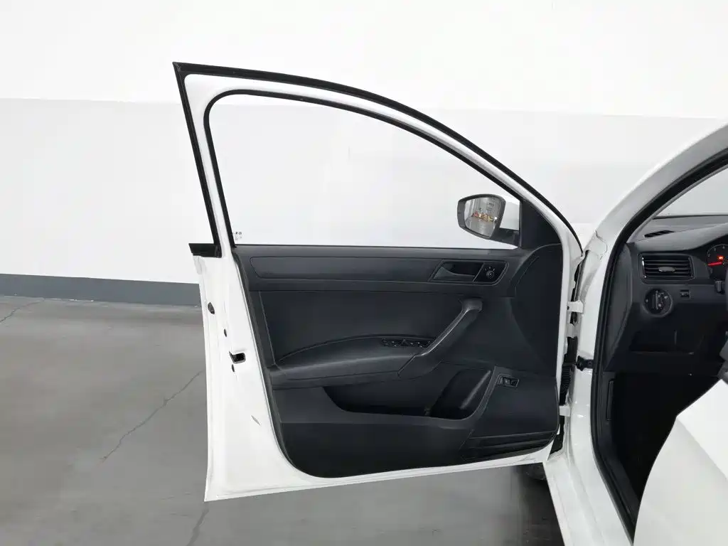 Volkswagen Santana — миниатюра 8
