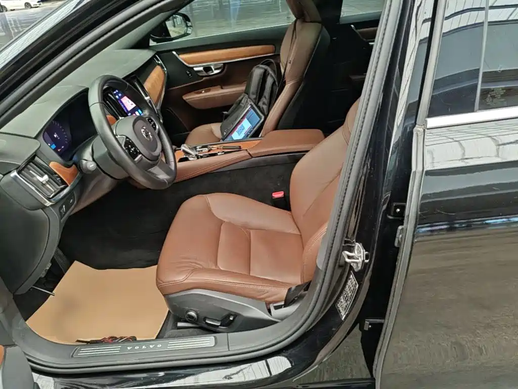 Volvo S90 — миниатюра 15