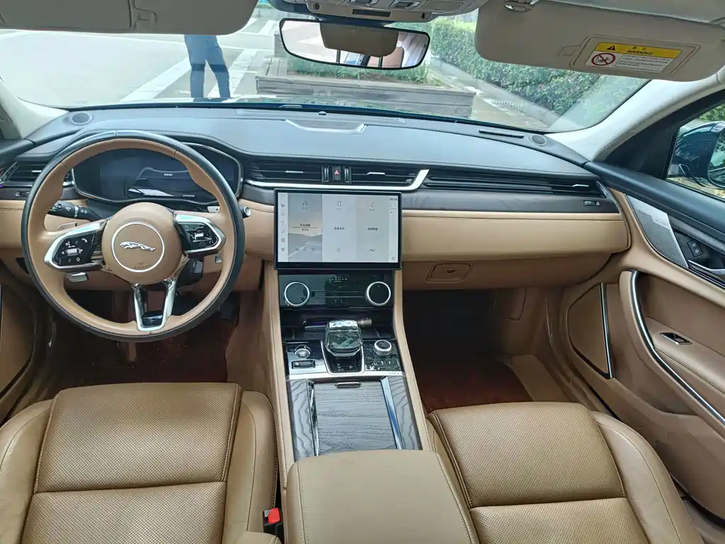 Jaguar XFL — миниатюра 6