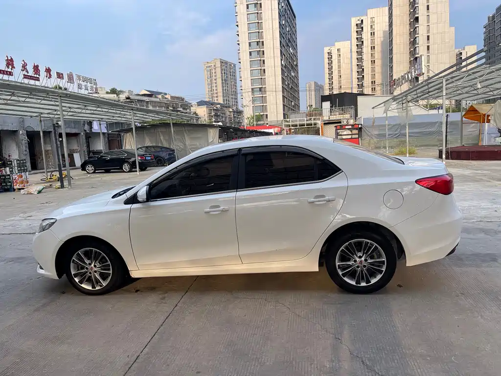 Roewe 360 — миниатюра 8