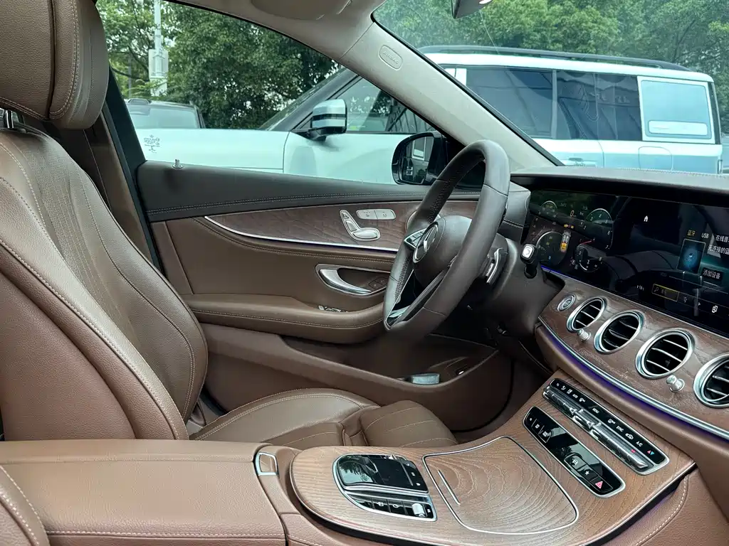 Mercedes-Benz E-Class — миниатюра 16