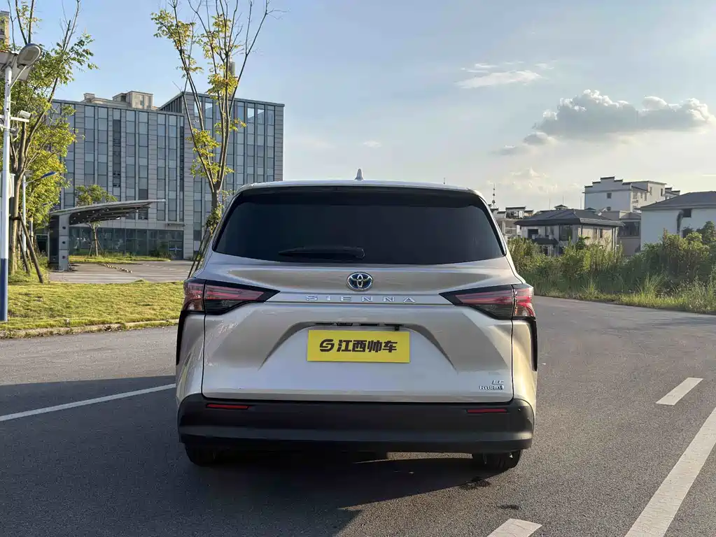 Toyota Sienna — миниатюра 12